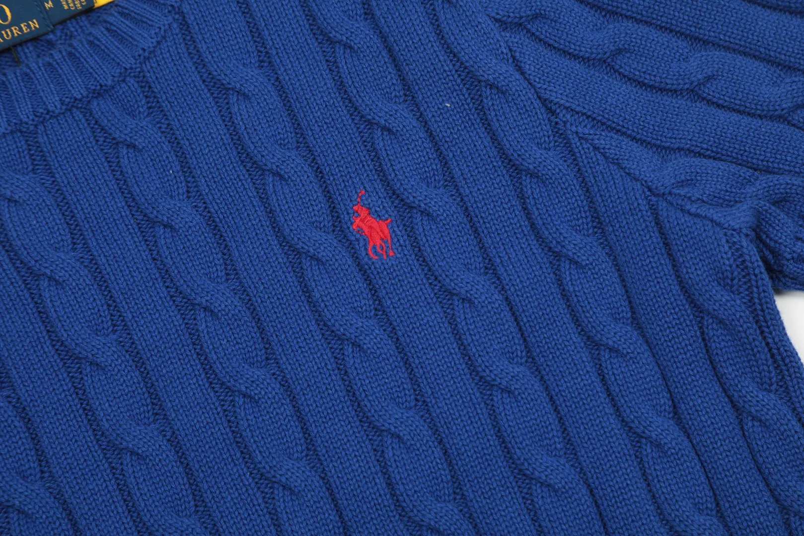 🅿️160 "Top quality" Style number: DS002# (not off the shelves all year round) [Ralph Lauren round neck solid color pony embroidered logo knitted short sleeves] ✅Ralph Lauren classic basic versatile knitted short sleeves for all seasons ✅Main supplier platform live broadcast Wholesale entities Replenish when out of stock Not off the shelves ✅ZP quality 1:1 version Scan the code to enter the GF website Counter quality ✅Detailed quality is the only one in Guangzhou Imported quality cotton yarn, focusing on high-end, cost-effective, good quality needless to say ✅The version is restored to the original order, the maximum size can be worn up to 160 pounds, loose, comfortable and stress-free ✅The upper body is simple and easy to match, a must-have for goddess ootd, good-looking clothes are never picky, a must-have in the goddess’ wardrobe Size: S-XL Color: Black White Gray Light Blue Light Pink Colorful Blue Khaki Bright Yellow Fruit Green Milk Apricot Wood Green Taro Purple Chinese Red Anchor Red Navy Red Label Navy Blue White Label